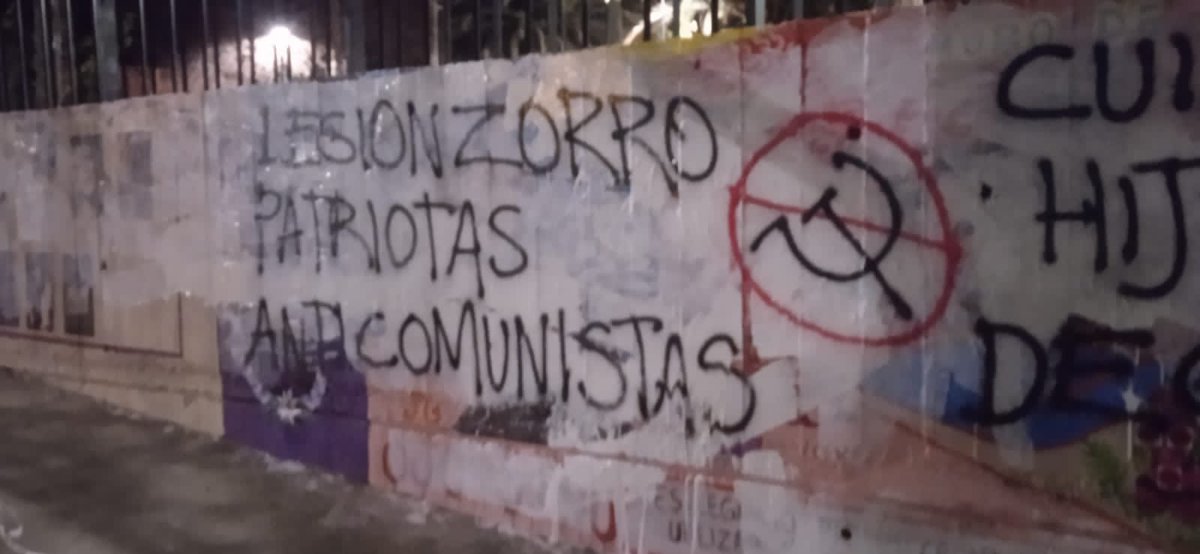 catunduma's tweet photo. Gracias a Legion Zorro por la limpieza de estiercol visual, en nuestro Parque San Borja!! 👏🏼👏🏼👏🏼👏🏼👏🏼👏🏼 #GobiernoCriminalyCorrupto #municipalidaddestgo  Le mandamos la boleta a la alcaldesa https://t.co/OQSsRztvNg
