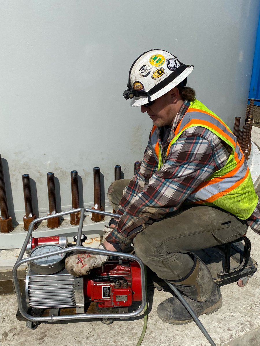 MidAmCarpenters's tweet image. Some great shots of #Local1693 Millwrights working at a wind project in Clinton, IL. The Millwrights are securing the wind turbine base flange by tensioning the studs. For precision work in the clean energy industry, no one does it better than Union Millwrights. #UBCMillwrights