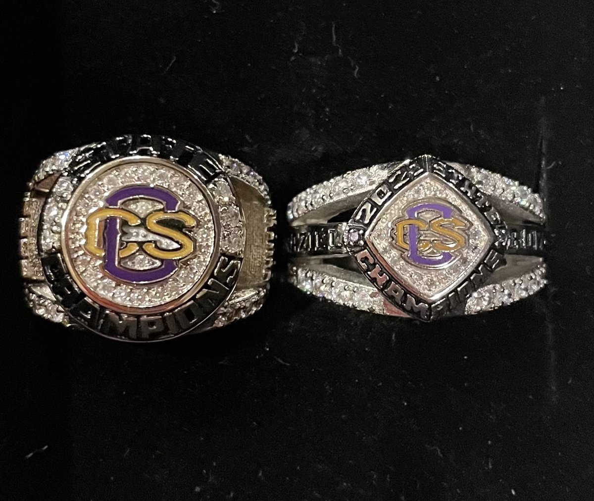 BrazielLandry's tweet photo. CCS Royals the Back2Back State champs got their rings!! So much fun today, Thank you Booster Club and parents!! @PrepDigOK @recruitingasst @NCSAVB_Ward @okhsscores @VBallrecruiter @rboostvb @nick_sardis @JamesDJackson15 @VYPEOK @ncsa https://t.co/YaCBisbSgZ