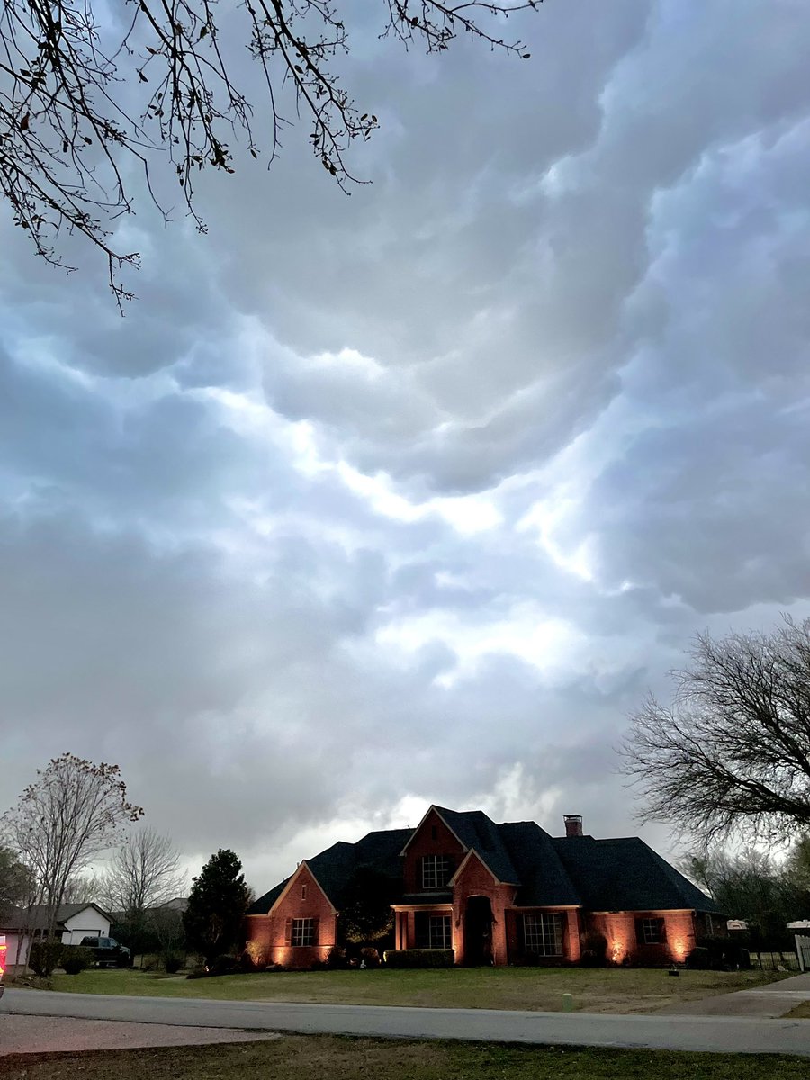 JT968's tweet photo. @wfaaweather Hey Pete look at this!  The Calm after the Storm from East Frisco (Eldorado and Custer) https://t.co/g7aP8vBIbg