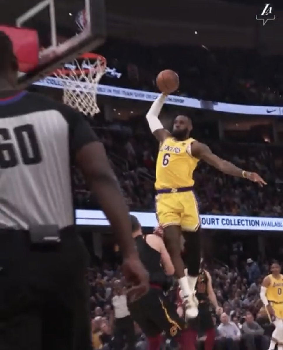 BallsackSports's tweet photo. “LeBron wouldn’t survive the 80s and 90s”

LeBron gets choked out by an opponent mid game and then proceeds to dunk on him. https://t.co/No8fLp8Lye