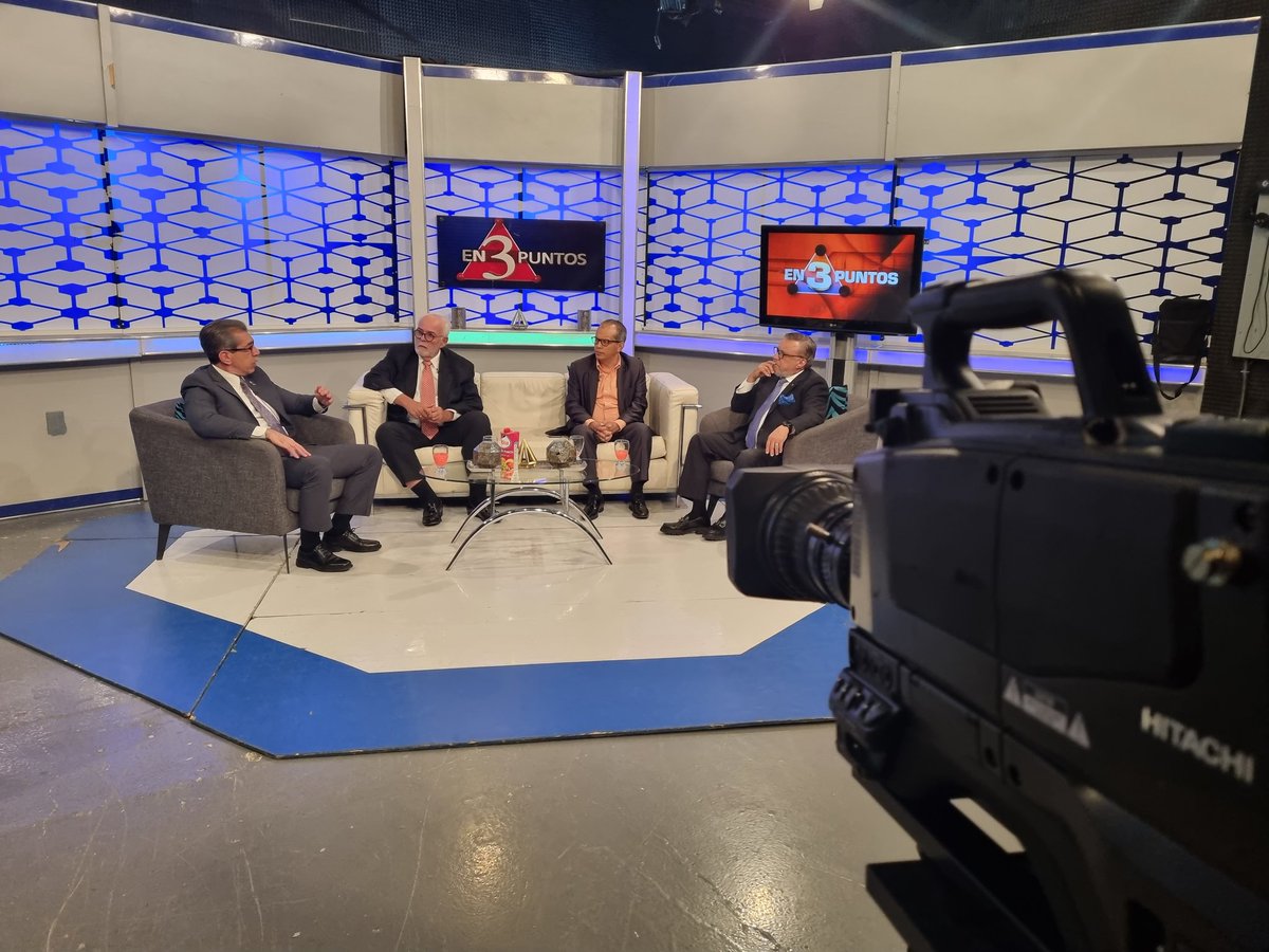 #Ahora: Más de 3 mil colaboradores de la <a href="/UniversidadUASD/">Universidad UASD</a> están llamados a votar en las elecciones del 15 de junio para elegir nuevas autoridades. <a href="/jorgeAsjanaD/">Jorge Asjana David</a> 
<a href="/NoticiasRNN/">Noticias RNN</a>