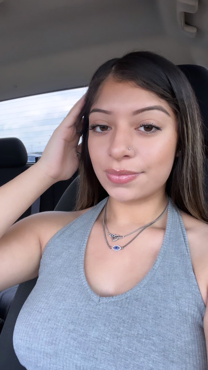 jackynhernandez's tweet photo. car selfiess https://t.co/Fj38uua8wx