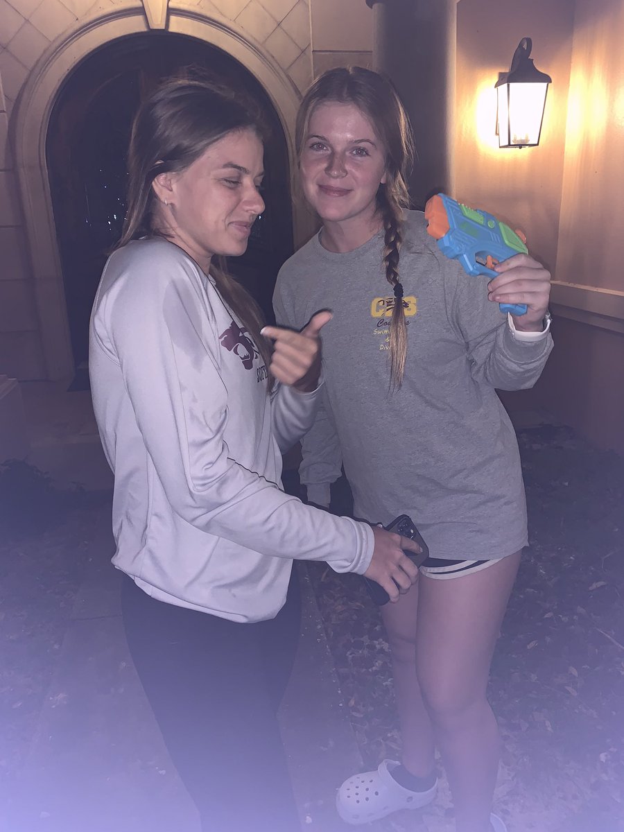 TalkSquirtyToUs's tweet photo. Haley’s back in w/ alumni Alice Gannaway!! #alumnirule @chswaterwars22 https://t.co/778zhK0phx
