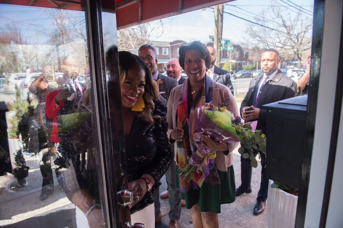 This morning, @MayorBowser highlighted the story of LaToya Liles, the owner of Tsunami Hair Studio, a recent grantee of the Commercial Property Acquisition Fund successfully helping legacy business owners become property owners! (1/2) https://t.co/8Lgdg2vbP1