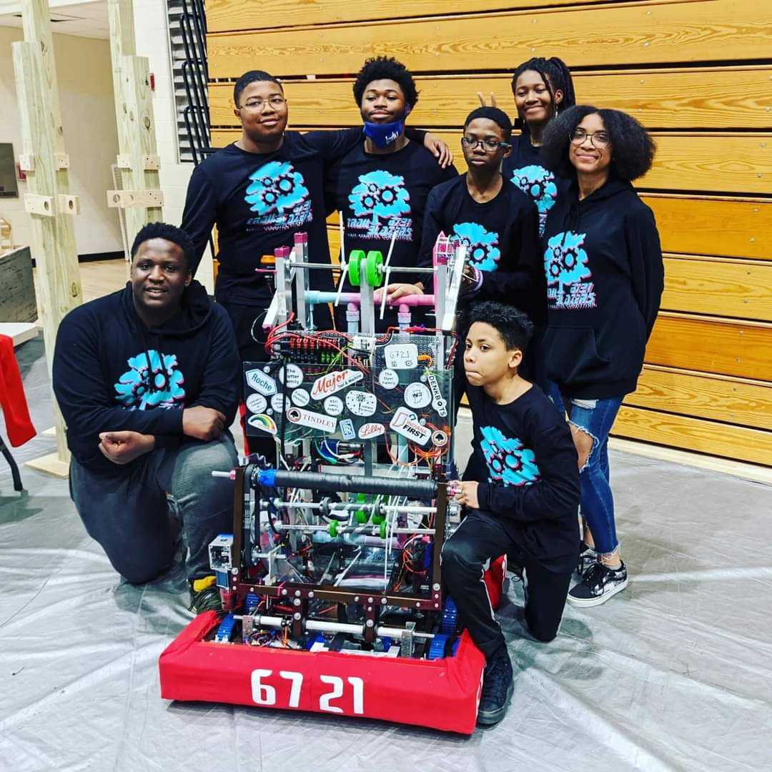 FRC6721's tweet photo. What a great time together, reconnecting with old robot friends, and making new robot friends!
#omgrobots #INCOL
@TindleyCATAS @MajorToolNews
@FIRSTINRobotics @FRCTeams https://t.co/hUnKmwvhnE