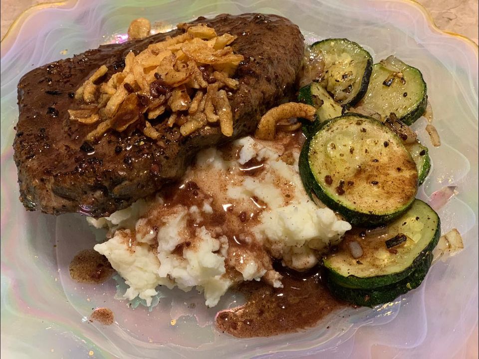 bearchefbanks's tweet photo. First attempt at Sous Vide Ribeye's....This thing is awesome!! Perfect temp med rare steaks! Yummy in my tummy! Then pan seared in my @LodgeCastIron! #delicousness https://t.co/qHAYvrIjFf