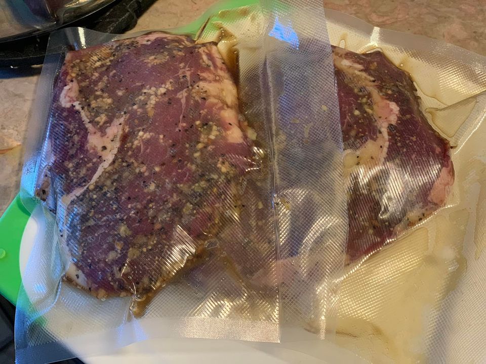 bearchefbanks's tweet photo. First attempt at Sous Vide Ribeye's....This thing is awesome!! Perfect temp med rare steaks! Yummy in my tummy! Then pan seared in my @LodgeCastIron! #delicousness https://t.co/qHAYvrIjFf