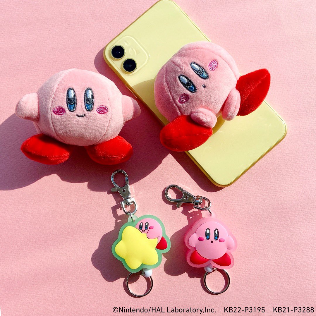 Its Demo ふわふわの カービィ のぬいぐるみスマホグリップ シールで簡単に付けられます リール付きのキーホルダーは大切な鍵 をつけておくのにぴったりです ぬいぐるスマホグリップ 1 210 税込 ラバーリール 748 税込 オンラインストアは Its Demo ふわふわの カービィ のぬいぐるみスマホグリップ シールで簡単に付けられます リール付きのキーホルダーは大切な鍵 をつけておくのにぴったりです ぬいぐるスマホグリップ 1 210 税込 ラバーリール 748 税込 オンラインストアは