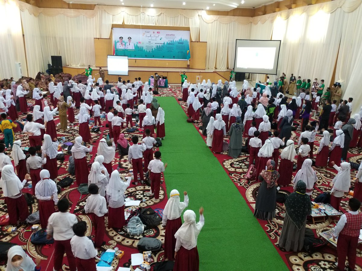 IDsociopreneur's tweet photo. Wah AHAI dah dimulai neh.. Yuk kita yel yel semangat dulu ya.
#empathyproject #kotasolok https://t.co/tyzN5HeG3e