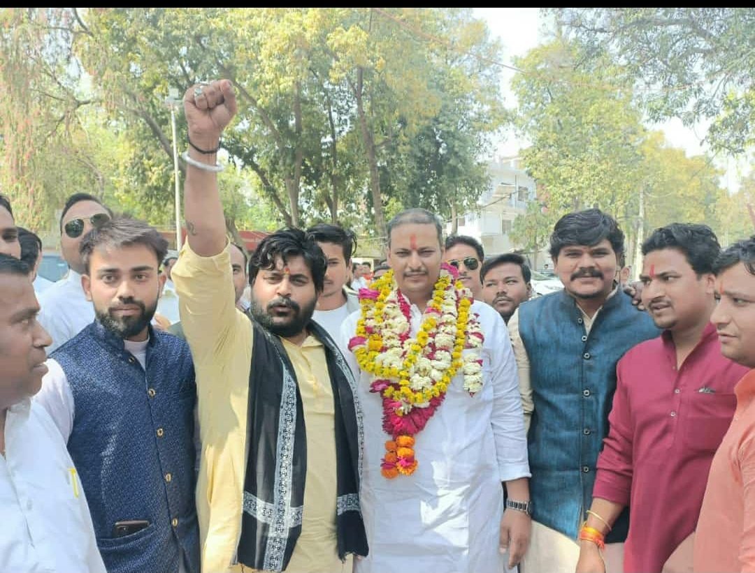 MpiAnil's tweet photo. आज प्रदेश अध्यक्ष @PranshuDutt जी के  MLC नामांकन में जनपद फर्रुखाबाद में रहना हुआ।🚩🚩
#अनिल_राजपूत
#जिलाध्यक्ष_भाजपा_युवा_मोर्चा_मैनपुरी https://t.co/qfETm9n8bb