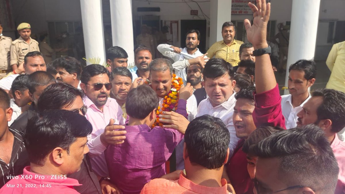 MpiAnil's tweet photo. आज प्रदेश अध्यक्ष @PranshuDutt जी के  MLC नामांकन में जनपद फर्रुखाबाद में रहना हुआ।🚩🚩
#अनिल_राजपूत
#जिलाध्यक्ष_भाजपा_युवा_मोर्चा_मैनपुरी https://t.co/qfETm9n8bb