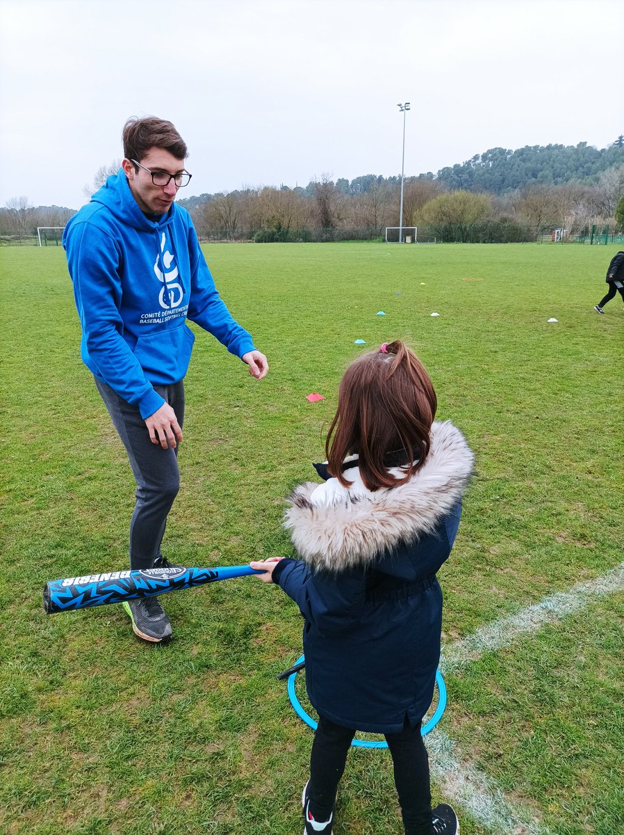 Cd34C's tweet photo. INTERVENTIONS ECOLE

Un cycle de 6 séances pour 6 classes du CP au CM2 de l'école de Prades le Lez est en cours. Cela représente 12 demi journées et autour de 150 élèves concernés. 
#BaseBall #softball
@ffbs_baseball @heraultsport @Montpellier3m @LOBSC_fr https://t.co/5QHmI2Bt3X
