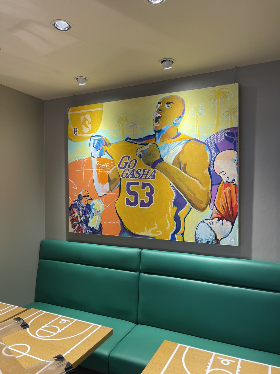 utnba0824's tweet photo. バスケットボールカフェGoGASHA53の絵の納品終了しました🏀 大阪 南森町駅から徒歩5分程度のところにあります。オープンは3/25。バスケ好きが痺れるこだわりが詰まっている最高なカフェです！　大阪にお越しの際は是非いらして下さい🕺🙇‍♂️(僕は東京在だから少し距離ある…！) https://t.co/yqOk0RFZl4