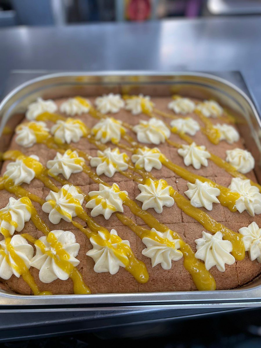 MealsIdeal's tweet photo. It takes two to #mango 🥭

A team of talented recipe developers and super star bakers ⭐️👩‍🍳 

Now for the taste test with our biggest critics. The children. 😋 #SchoolMeals #SchoolFood #GetFruity https://t.co/QSKFH9a6Xr