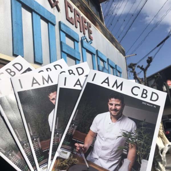 manana_kkkane's tweet photo. 待望の CBD専門誌 #IAMCBD のVol-6が #LABOZERO さんより到着!!!HHCショックのタイミングもあって 日本の閉塞感にがっかりムードだった僕に、今回の6号なんだか全文 心に刺さりました！やっぱり #CBD #キセキアタリマエ！前向きに行こうとモチベーション復活ありがとうございます！ https://t.co/8W62rtzeOm