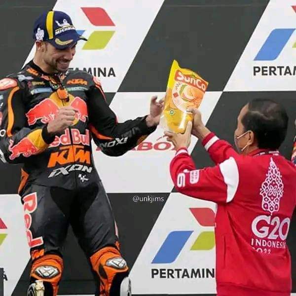tahuisi_baut's tweet photo. The champion of fried oil 😅 @MotoGP https://t.co/TNODVUsSrK