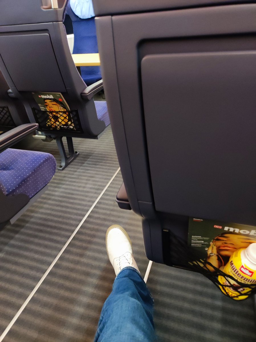 rockebey's tweet photo. <--- und da ist er wieder #OnTheTrainAgain #Dienstreisetweet 😷 https://t.co/tgk1iqnJE6