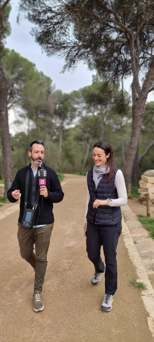 ElReplaIB3's tweet photo. Un #principiants molt personal a #elreplaIB3
Sessió d'en Juanmi Mas passejant amb la psicòloga Cati Llodrà pel bosc de Bellver
📻https://t.co/j58rHDeGez
#Psicologia #mallorca #radio #Palma https://t.co/dSDpONYVZK
