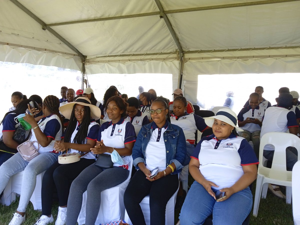 Berea_Tech's tweet image. Throwback to Friday 🔥 Berea Technical College Student Orientation bash🔥😃

#throwback #studentorientation #students #bash #goodvibes #funtimes #bereatechnicalcollege #bereagroupofcolleges