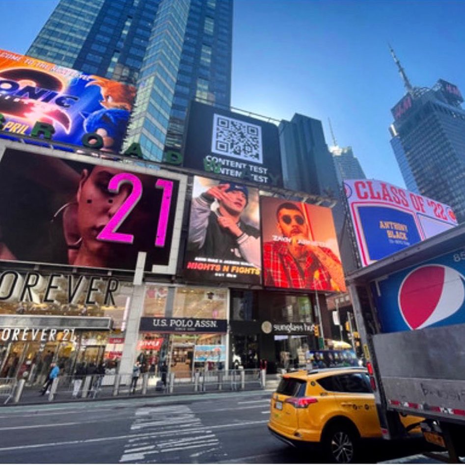 imrealasim's tweet photo. TIME SQUARE 🚨 https://t.co/F0yFNykenz