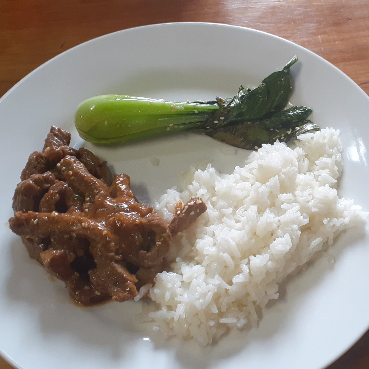 NikkiPatelchip's tweet photo. My sister made some nice Asian food. #food #yummy #Korea #lunch #sister https://t.co/J92os99ZAs