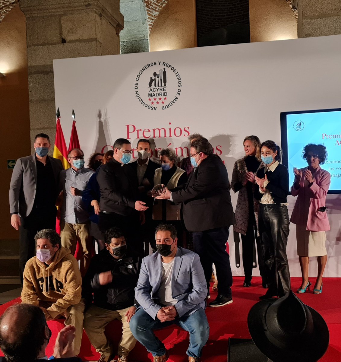 Premio a la labor de los voluntarios <a href="/ACYRE_/">ACYRE MADRID</a> durante la pandemia. 
Gracias,  el mejor premio fue darnos la oportunidad de seguir haciendo lo que más nos gusta y sabemos hacer: dar de comer a la gente. 
<a href="/ComunidadMadrid/">Comunidad de Madrid</a>