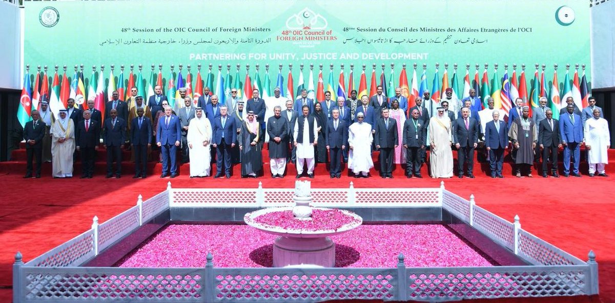 naveedasultan's tweet photo. Family photo of their Excellencies participating in the #48th session of the Council of Foreign Ministers of the Organization of Islamic Cooperation in #Islamabad, March 22, 2022.
#اللہ_اکبر #OIC48CFM #OICInPakistan #isolatedpakistan https://t.co/wkJG02yGGr