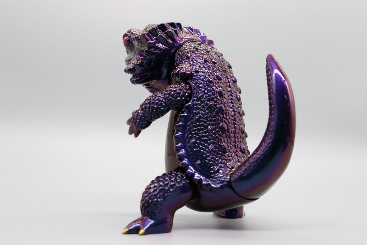 ソフビ『フトアゴン』をマジョーラのアンドロメダ2で塗りました。 これ