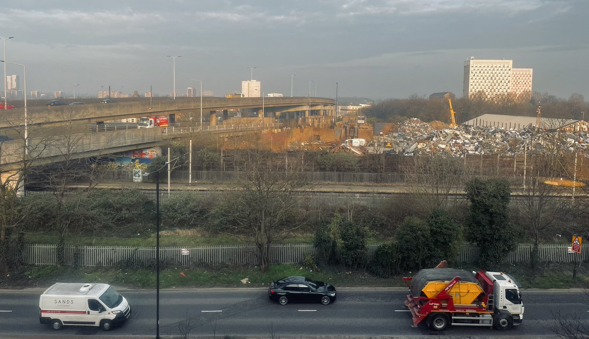 StevenHallDOP's tweet photo. Good morning Edmonton. Yes, I know, after being in Portugal, São Paulo, Buenos Aires & Antarctica over the past few weeks, this area of North London has got a lot to live up to. Film & TV: not always glamorous, but always different. #2ndUnitDirectorDOP https://t.co/scaWBvChv3