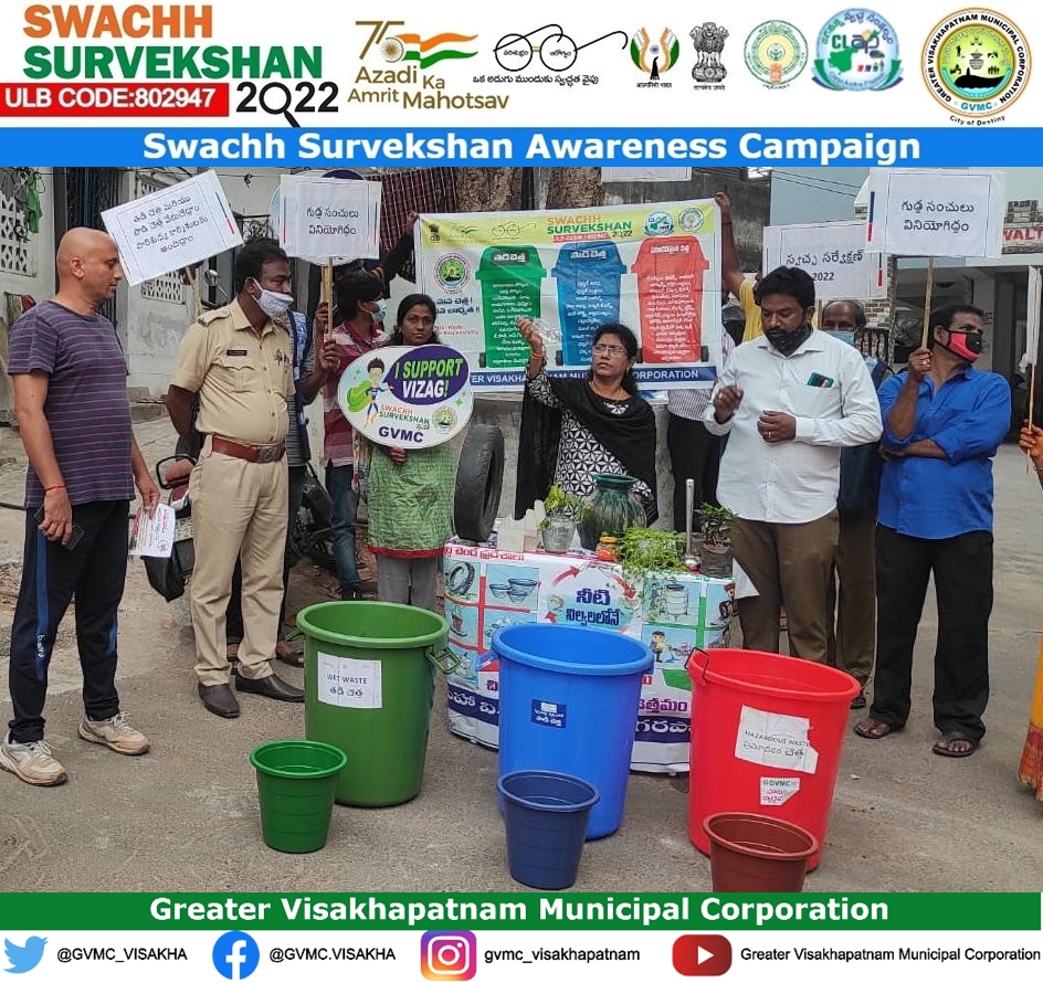 GVMC_VISAKHA's tweet photo. Swachh Survekshan awareness campaign to sensitize citizens on Single use plastic ban and segregation of waste at AU Out Gate Road, Ward 21, Zone 3.

#SwachhSurvekshan2022Visakhapatnam
#AzadikaAmritMahotsav
#SwachhSurvekshan2022
#AmritMahotsav
#GarbageFreeCites
#MyCleanIndia https://t.co/7WAGIngtY2
