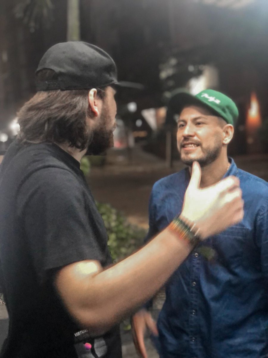 wialseja's tweet photo. Juli es mi parcero y hace música caribeña. Verlo en vivo es una nota y deseo que con el tiempo más personas conozcan su proyecto #NattyB #Bucaramanga
¡Qué viva la música! https://t.co/TkX751CLgE