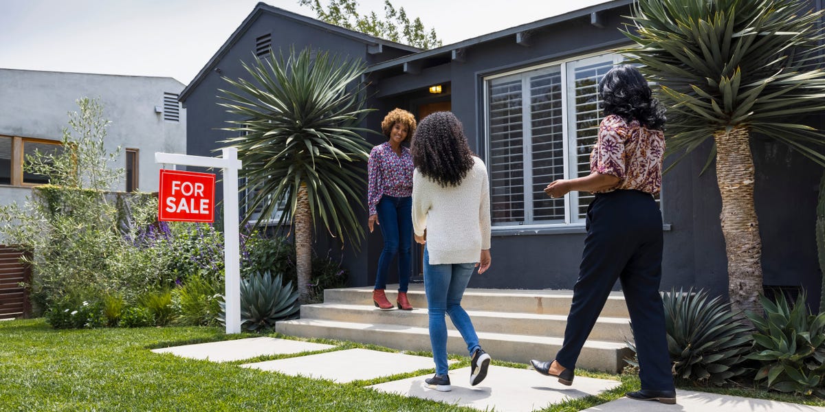 gadgetmanjay's tweet photo. Tech Update:  The median home in the US requires a down payment of $78,400. First-time buyers are worried they can't swing it. https://t.co/JFUT3jJ9CZ ...Let's Discuss? #digitaltransformation #digitalstrategy #digitalworkplace https://t.co/6rOOKERJf4