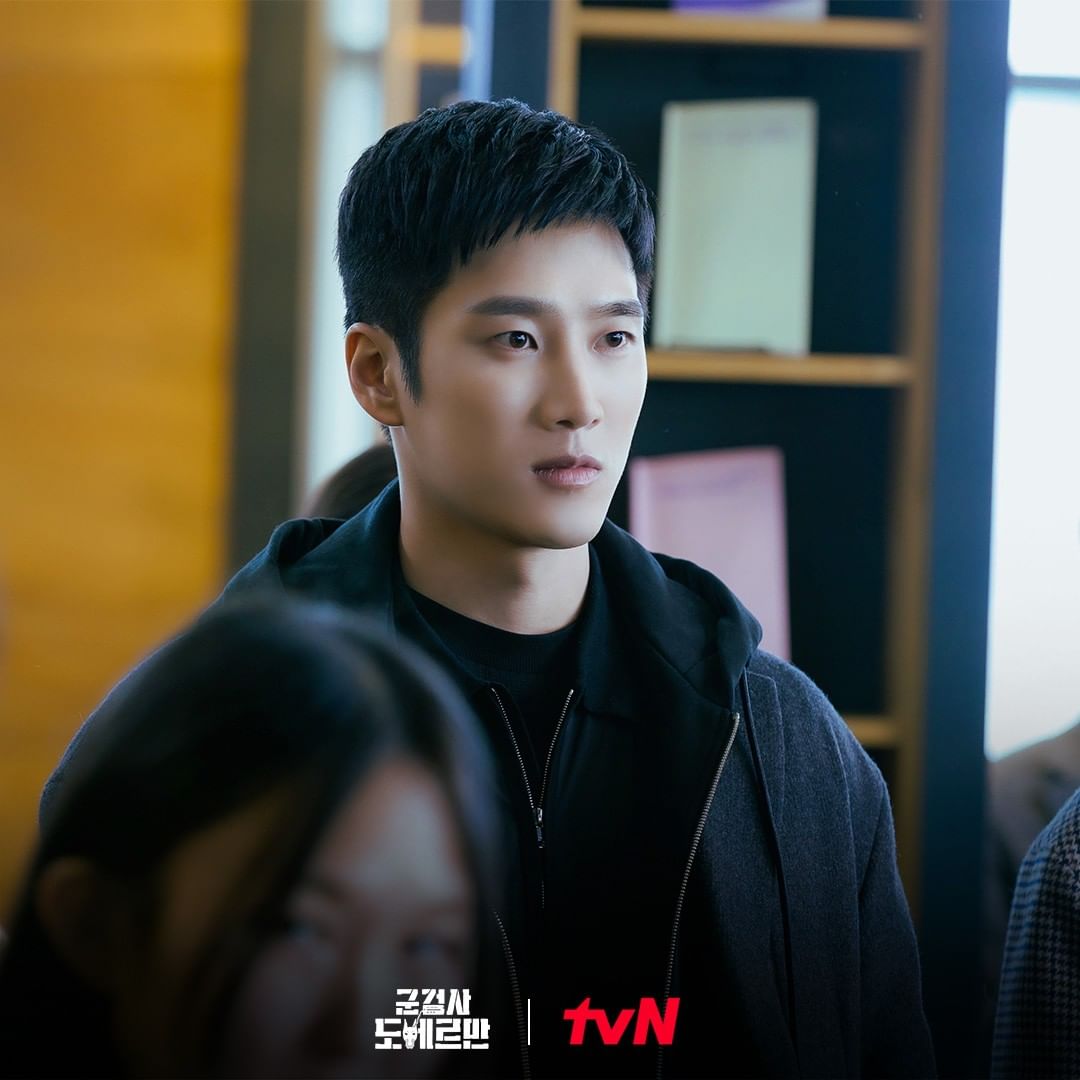 THEK___KING's tweet photo. 🐶Military Prosecutor Doberman🐶

#AnBoHyun can't go inside the unit and #ChoBoA can't go outside the unit. #MilitaryProsecutorDoberman 

Check out the ranking on THEKKING!
The final 1st will be sent to New York Times Square

*Source tvN official instagram (୨୧ ❛ᴗ❛)✧ https://t.co/IjQ7bjopOR