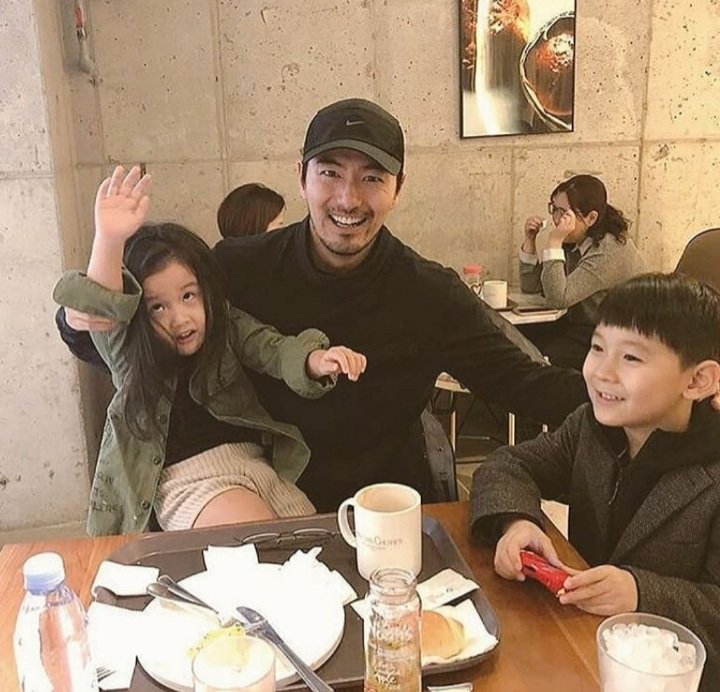 goldentimeteam's tweet photo. Lee Jinuk: husband material🖤
•••
A thread https://t.co/eb8iqrKlzA