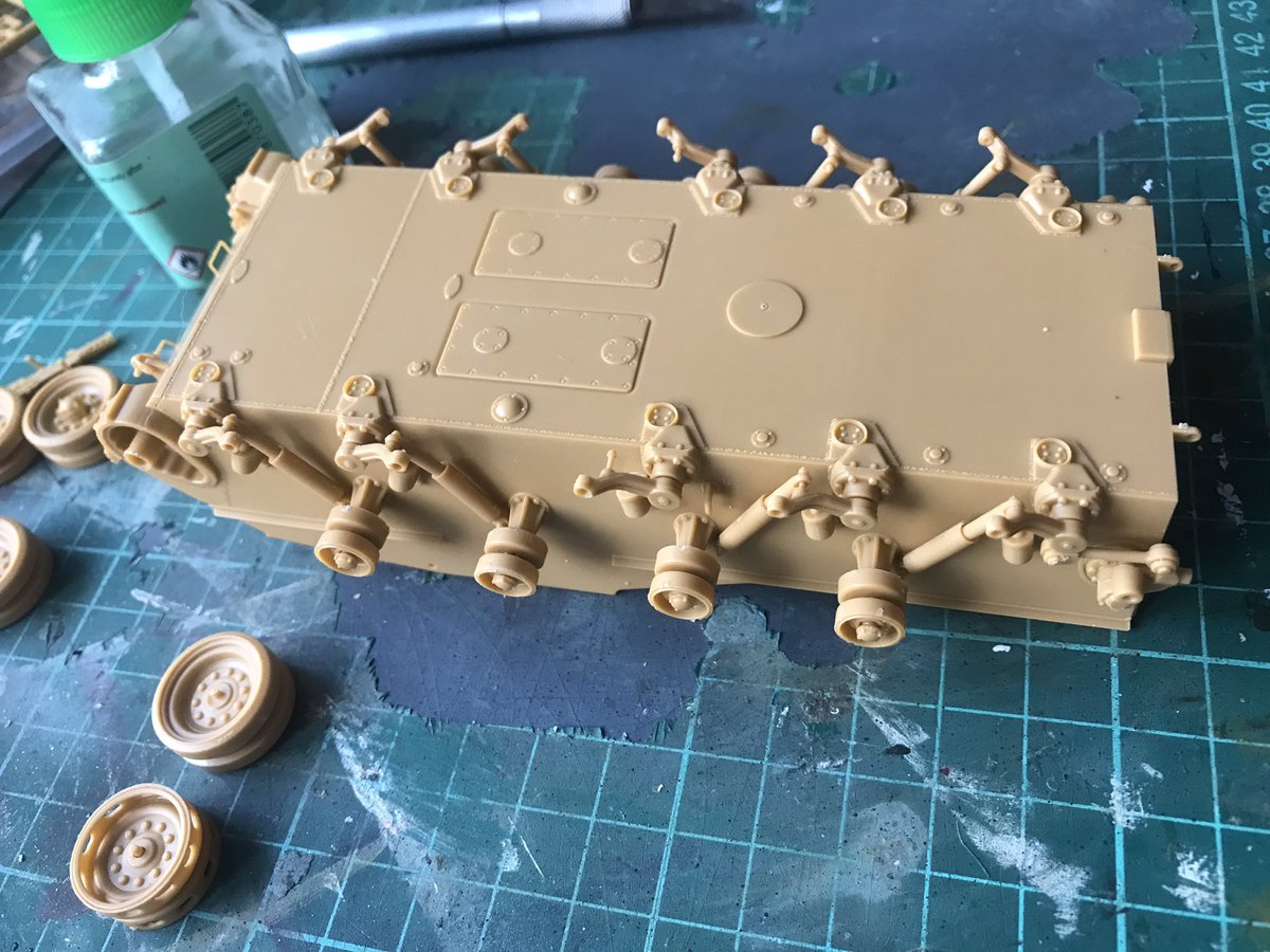 SalvoModels's tweet photo. #broncomodels Concerns from the outset. It’s only stages 1-4 but already it is clear that this is not going to be that straightforward. Not only do injection pin marks with ‘flash’ abound but instructions suggest the track system is intended to be workable; not exactly. Worrying. https://t.co/rgIfaaqIBp