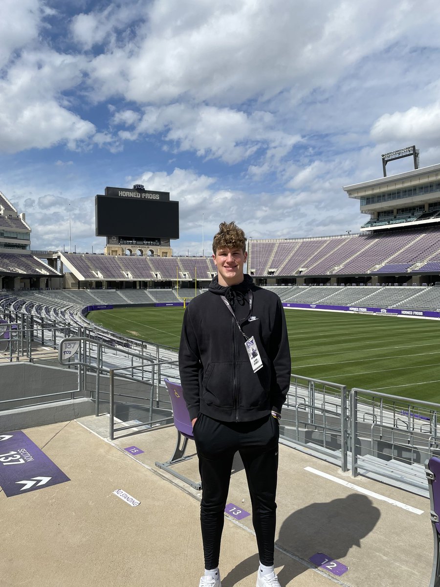 _JakeSimpson88's tweet photo. Thank you @CoachSonnyDykes for the invite! I had a great time at TCU, can’t wait to visit again. @CoachPJason504 @CoachNickStokes @story_kyle @Mitch_Kirsch @TCUFootball https://t.co/3iqjbTDJSz