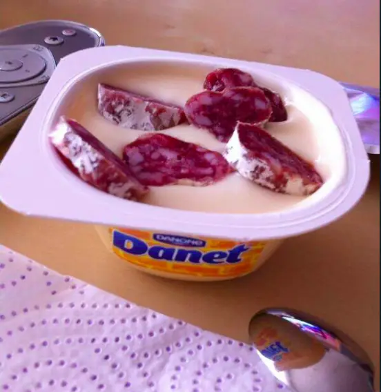 Jamil69613977's tweet photo. @oscar_mezar  nada que un yogurt no quite siono mi buen https://t.co/EkYIkjAbtX