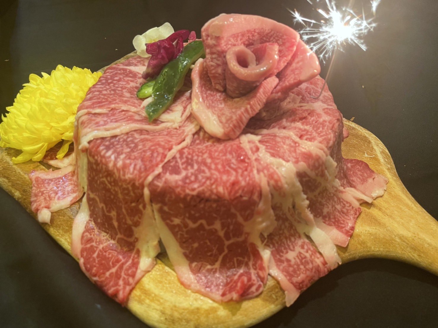 公式 ホルモンばんから 歌舞伎町店 ハッピーバースデーパーティ も承っております 誕生日なのに ホルモン焼肉 屋 って思われそうですが こちらサプライズで肉ケーキプレートをドーンといかがでしょう ぜひ事前ご連絡お待ちしておりますね