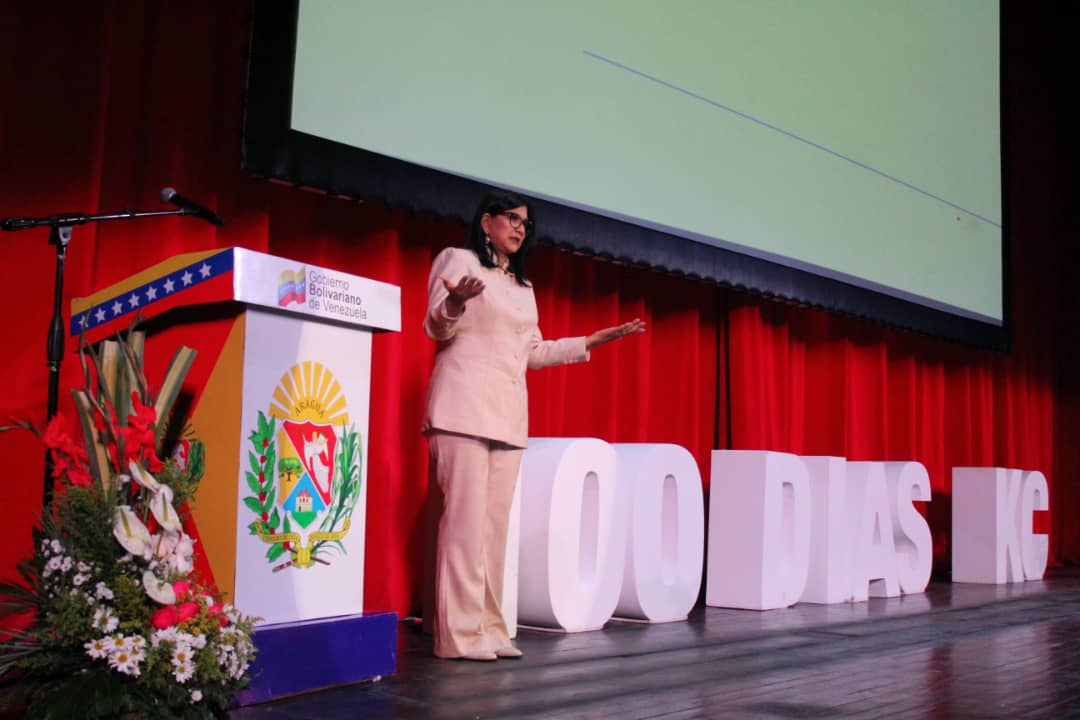#21Mar En un bonito acto acompañamos a nuestra Gobernadora <a href="/Soykarinacarpio/">Karina Carpio</a> en la presentación de los primeros 100 días de gestión. Desde #Mariño todo nuestro respaldo y compromiso. ¡#Aragua Tiene Aroma de Mujer! #100DiasAl100% #PatriaAlegreYEnPaz
