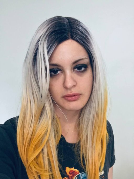 i took a selfie and this looks more like a mugshot than my actual mugshot https://t.co/kIk5vrAPRA