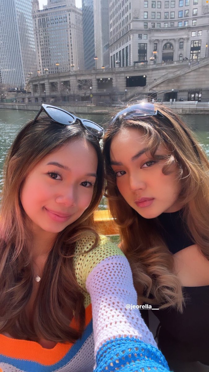 JEORELLOVE's tweet photo. just two pretty gals chilling in Chicago https://t.co/WO1kYo6rWQ