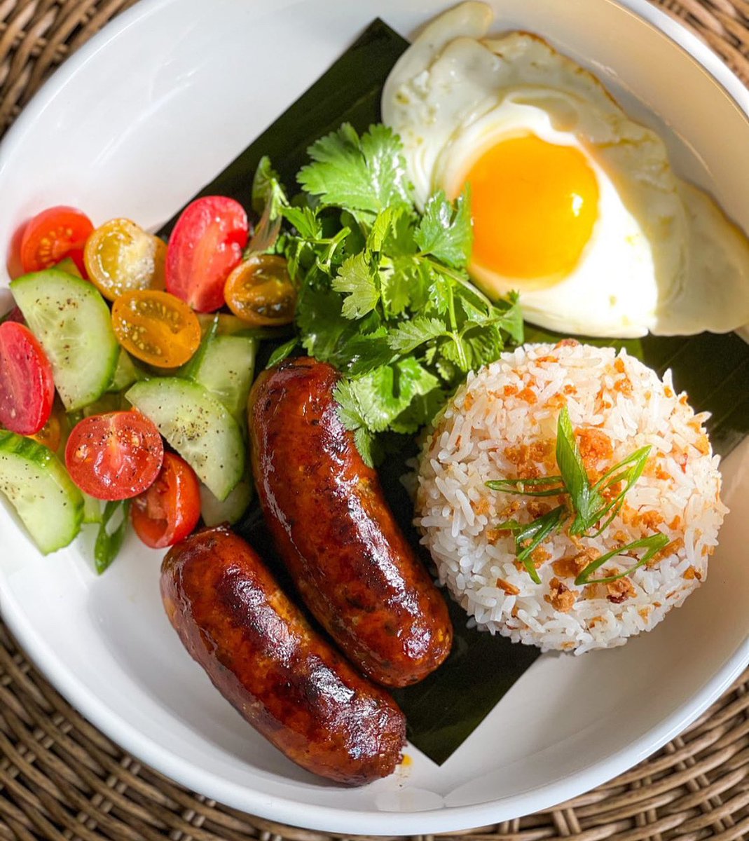 DiscoverMnl's tweet photo. LongSiLog mornings 😍✨

📷: @pigandfire 
#DMFoodSeries
#DiscoverMNL https://t.co/cqGozWSJrr