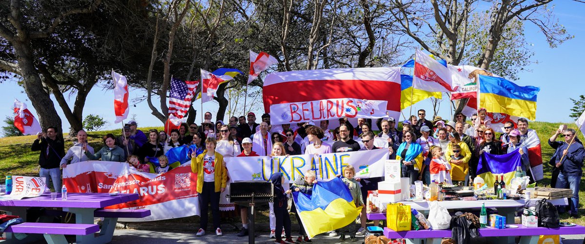 BelarusSf's tweet photo. For Your Freedom and Ours! 💙💛 Belarus Freedom Day 2022 in San Francisco.🤍❤️🤍
Belarusians and Ukrainians gathered to show support to #Ukraine, and commemorate the Belarusian Democratic Republic’s declaration of independence оn March 1918. 
#BelarusWithUkraine
#StandWithUkraine https://t.co/uQrCbhMLyz