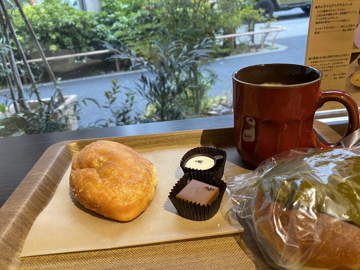 yoshim6's tweet photo. 来週末の卓球🏓後、花見🌸を計画しているので、桜並木の中にあるカフェを下見しました。食事も出来らのですが､難点は予約出来ないこと。 https://t.co/Bw59wKEKmO