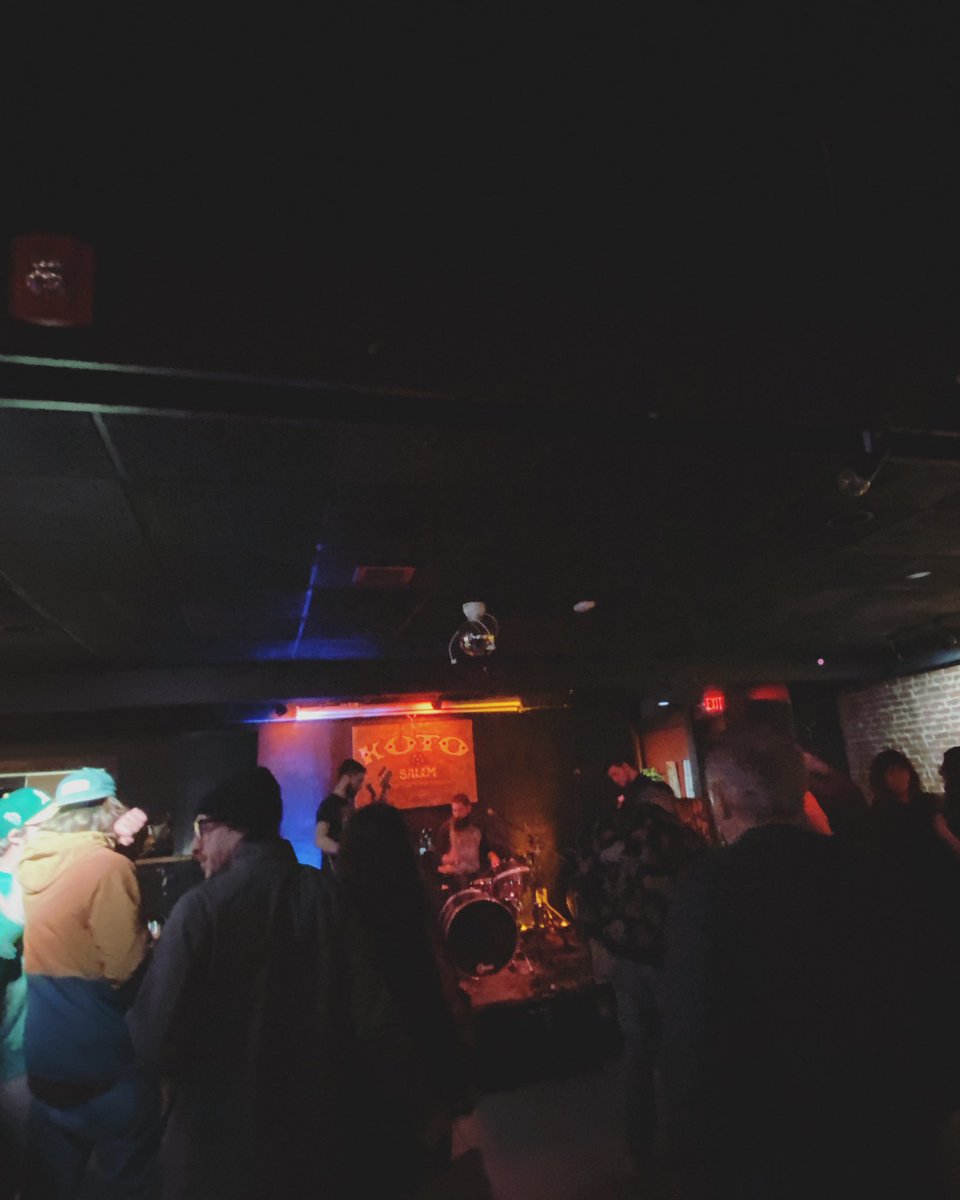 gigvines's tweet photo. Any space can hold a show if you try 🤘🏻

#livemusic #music #local #diy #salem #massachusetts #bands #artists #musicians #indie #gig #show https://t.co/ragXuGmQmj