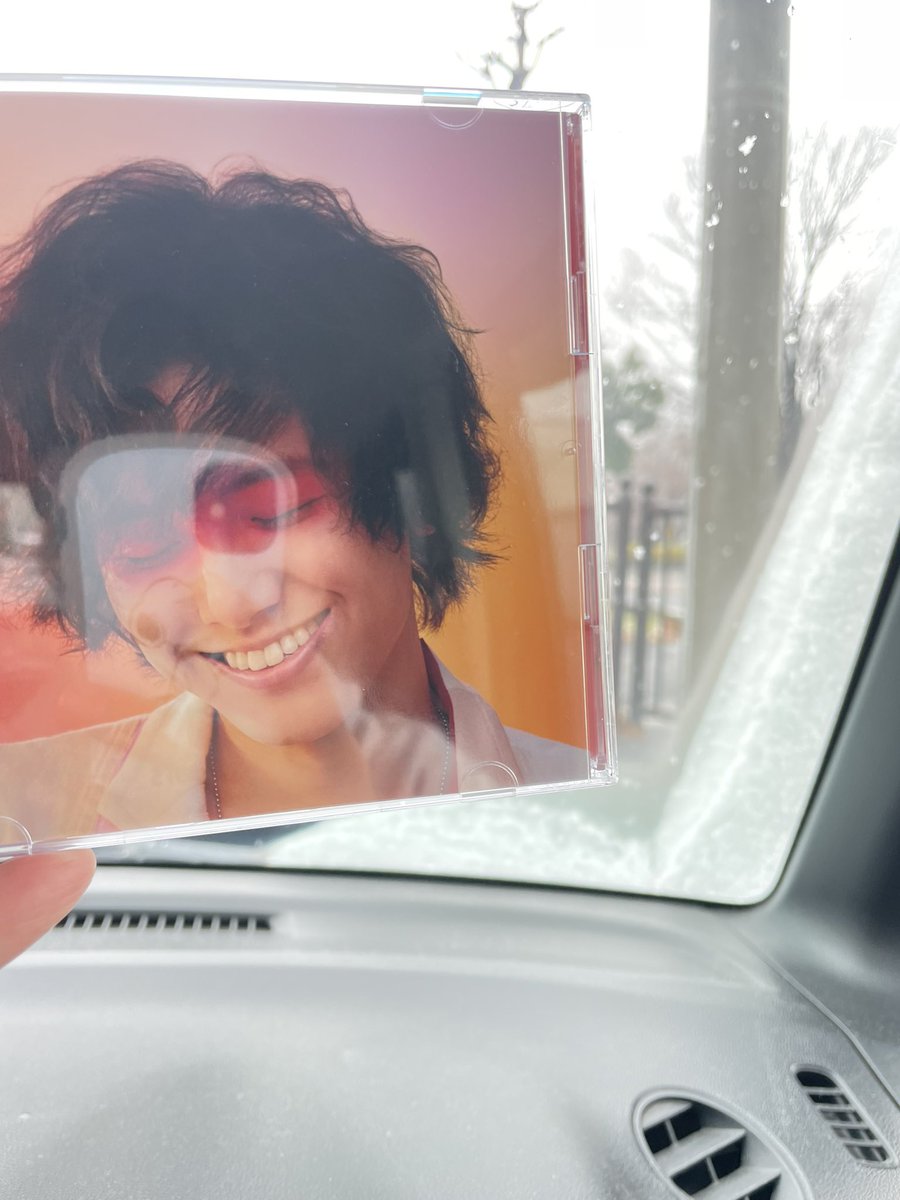MINT_0215's tweet photo. 出がけにやっと着いてた❣️
ゆうてきらりとまつりで着いてしまう距離🚙💨
お仕事行って来まーす😆😭
#藤井風 #fujiikaze #LASL
#フラゲ
#むりむりやばまで聴いた☺️💕 https://t.co/7DBeolBe4d