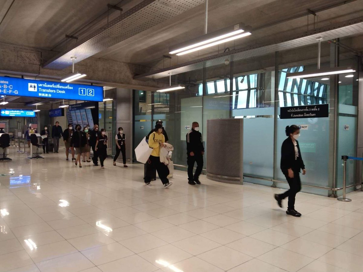 [PHOTO] #LISA has safely arrived in Thailand. 

WELCOME HOME LILI 
#มีนาแล้วมีลิซ่าด้วย <a href="/BLACKPINK/">BLACKPINKOFFICIAL</a>