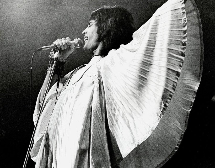 crockpics's tweet photo. Freddie Mercury at Cleveland Music Hall, 1975. Photo by Janet Macoska. https://t.co/6cj6QS4pq6
