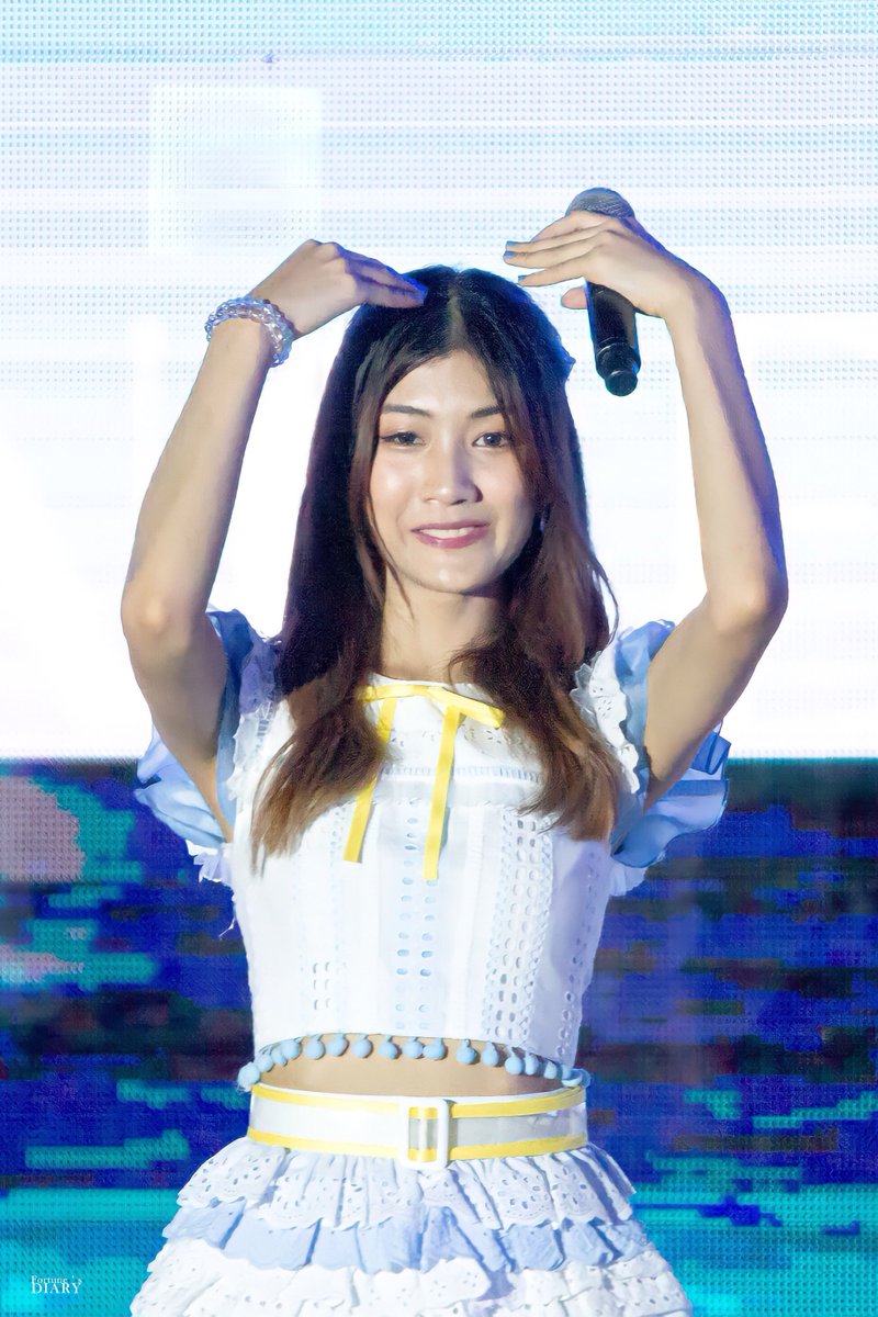 fortune_diary's tweet photo. หัวใจ หัวใจจจจจ ~ เดินสายวันนี้สู้ๆน้า
#FortuneCGM48 #CGM48 #BNK4811thSingle #SayonaraCrawlTH #FortuneDiary https://t.co/E4lNYNW7NA